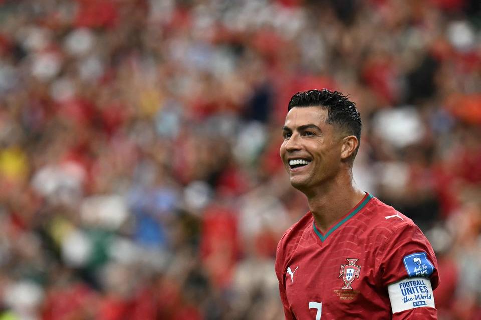 Ronaldo teki kaksi maalia ja jätti jälkensä historiaan – Portugali voitti Uzbekistanin selvästi Ronaldo teki kaksi maalia ja jätti jälkensä historiaan – Portugali voitti Uzbekistanin selvästi 1