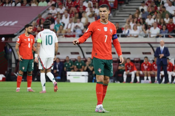 Ronaldon kuudes ennätysottelu nousee esiin monipuolisessa ryhmässä Ronaldon kuudes ennätysottelu nousee esiin monipuolisessa ryhmässä 1