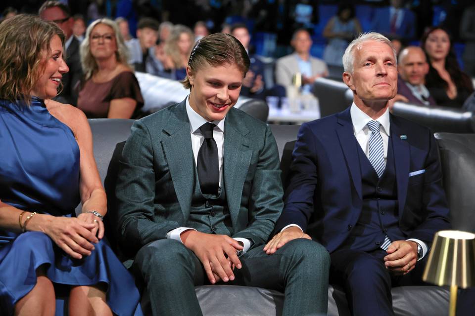 Ruotsi johtaa Suomea syvyydessä ja kärjessä – varaukset 20–7 viiden kierroksen jälkeen Ruotsi johtaa Suomea syvyydessä ja kärjessä – varaukset 20–7 viiden kierroksen jälkeen 1