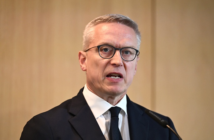 Saksalainen ministeri saa kritiikkiä virallisissa teksteissä käytetystä tekoälystä. 1