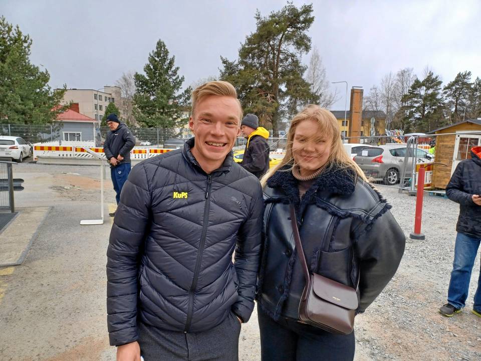 Savolainen maajoukkueen jäsen kihlautui kumppaninsa kanssa. 1