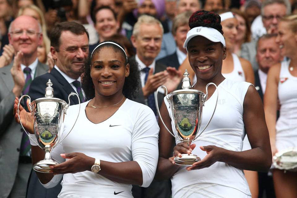 Serena ja Venus Williams tekevät paluun Wimbledonin nelinpelissä yhdessä. 1