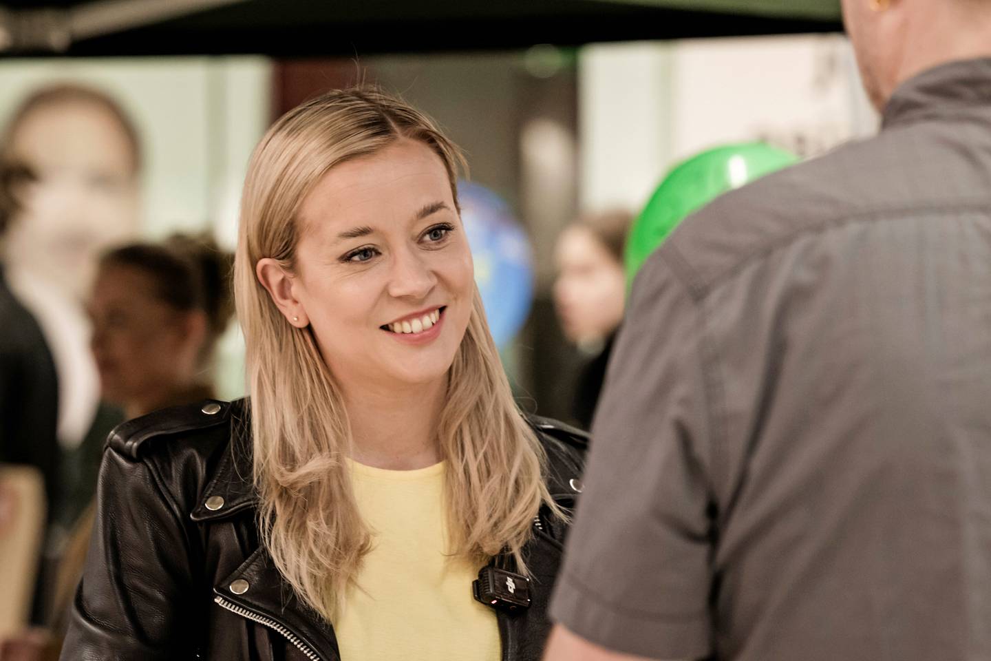 Sofia Virta ei ole eduskunnassa televisio-ohjelman vuoksi – useat muut kansanedustajat ovat myös mukana realitysarjassa. Sofia Virta ei ole eduskunnassa televisio-ohjelman vuoksi – useat muut kansanedustajat ovat myös mukana realitysarjassa. 1