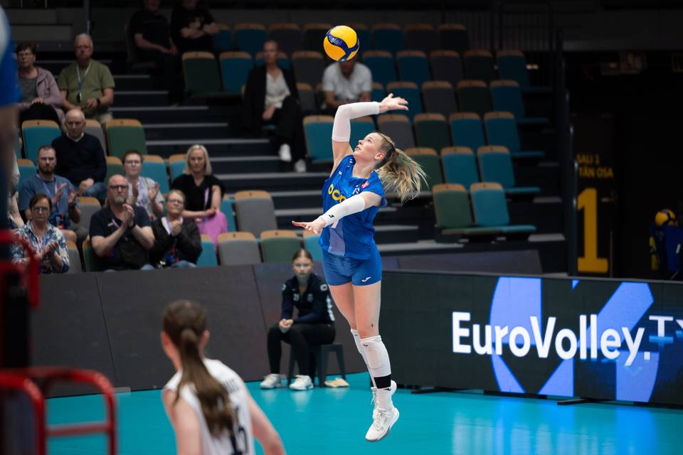Suomen naislentopalloilijat saavuttivat täydet pisteet Euroopan liigan ottelussa. Suomen naislentopalloilijat saavuttivat täydet pisteet Euroopan liigan ottelussa. 1