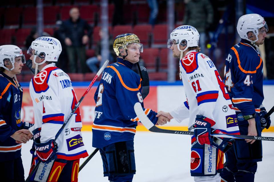 Teemu Pulkkinen pelaa Suomen joukkueessa uudessa jääkiekkoturnauksessa – Raimo Helminen toimii päävalmentajana. 1