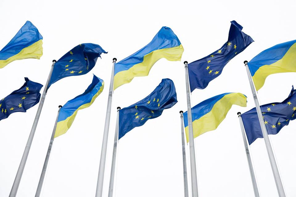 Ukrainan ja Moldovan EU-jäsenyysneuvottelut alkavat maanantaina. Ukrainan ja Moldovan EU-jäsenyysneuvottelut alkavat maanantaina. 1