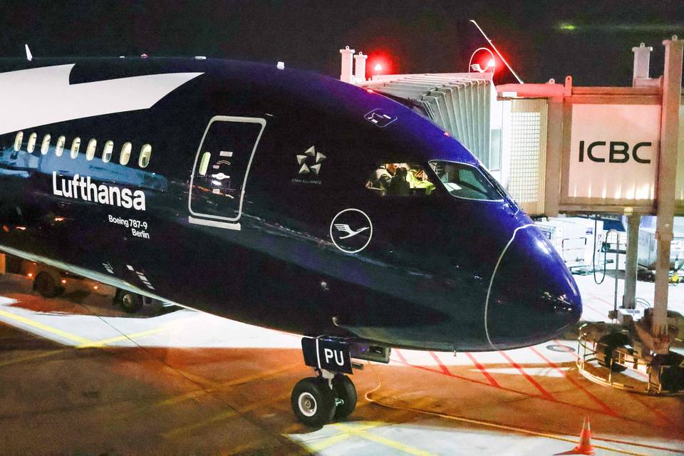 Useita loukkaantui Frankfurtin lentoasemalla Lufthansan lentokoneen laskutelineen pettämisen seurauksena. 1