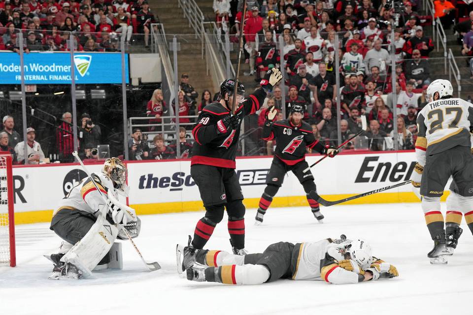 Vakava vamma häiritsi NHL:n mestaruusottelua – pelaaja kuljetettiin sairaalaan 1