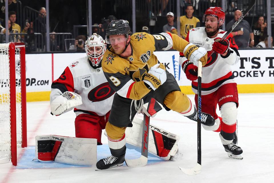 Vegas menetti neljän maalin etumatkansa, mutta voitti toisen jatkoerän aikana NHL:n jännittävässä kolmannessa finaalissa. Vegas menetti neljän maalin etumatkansa, mutta voitti toisen jatkoerän aikana NHL:n jännittävässä kolmannessa finaalissa. 1