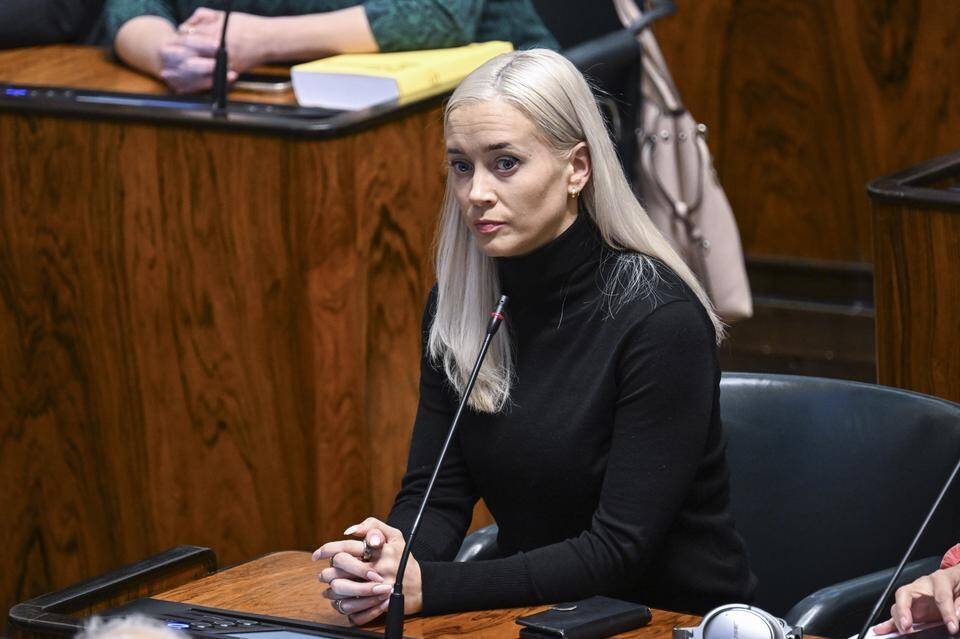Vihreiden Sofia Virta ei ole eduskunnassa tosi-tv-kuvausten vuoksi. Vihreiden Sofia Virta ei ole eduskunnassa tosi-tv-kuvausten vuoksi. 1