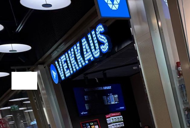 Viisikymmentä yritystä hakee pelilisenssejä Veikkauksen monopolin päättyessä Suomessa. 1