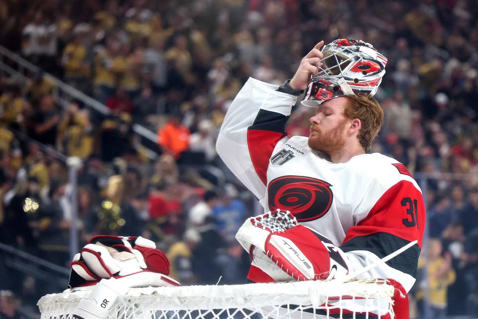 13 voittoa mestaruuskevään aikana – Stanley Cup -mestari Frederik Andersen siirtyy Edmonton Oilersiin. 1