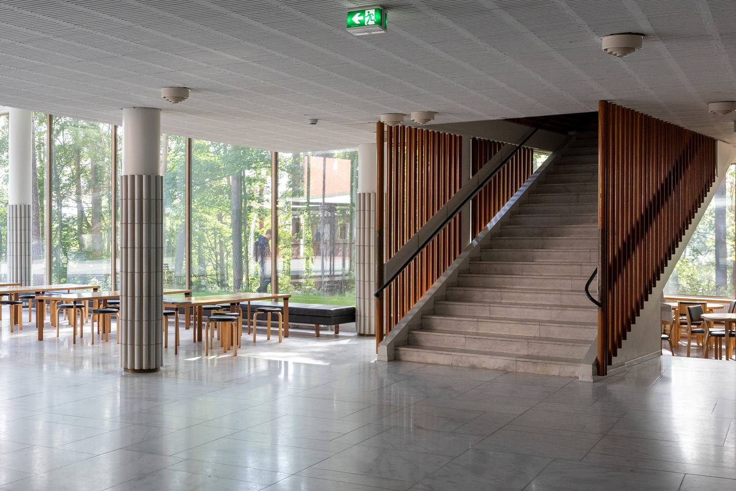 Aallon kampus on kokonaisvaltainen taideteos, joka ulottuu ulkoalueisiin asti. 1