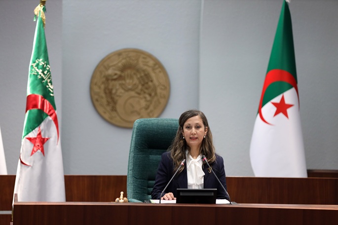 Algerian alahuone valitsee ensimmäisen naispuhujan 1
