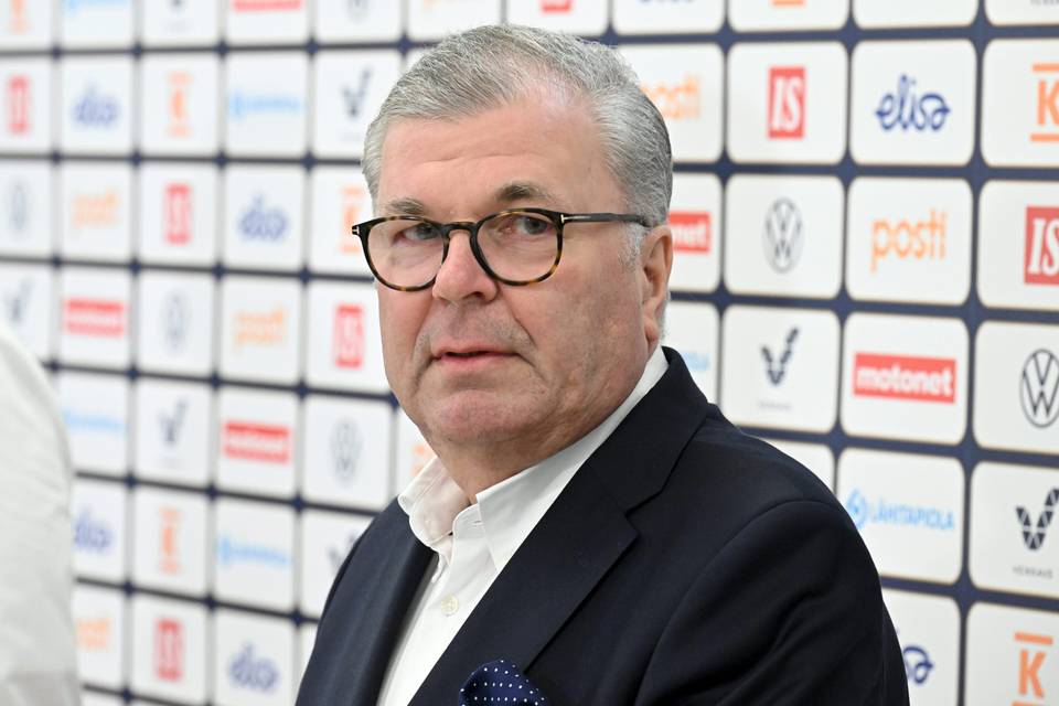 Ari Lahti oli yllättynyt Fifan aikomuksista – Palloliitto saattaa jälleen pohtia tukeaan Gianni Infantinolle. 1