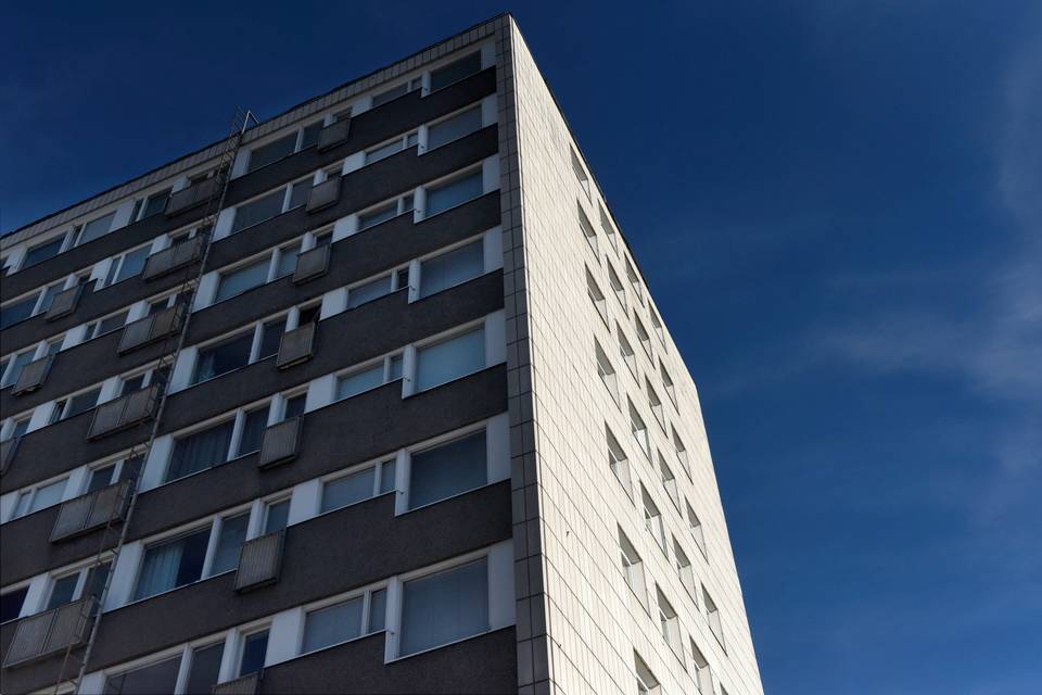 Asuntojen hintojen aleneminen jatkui kesäkuussa. 1
