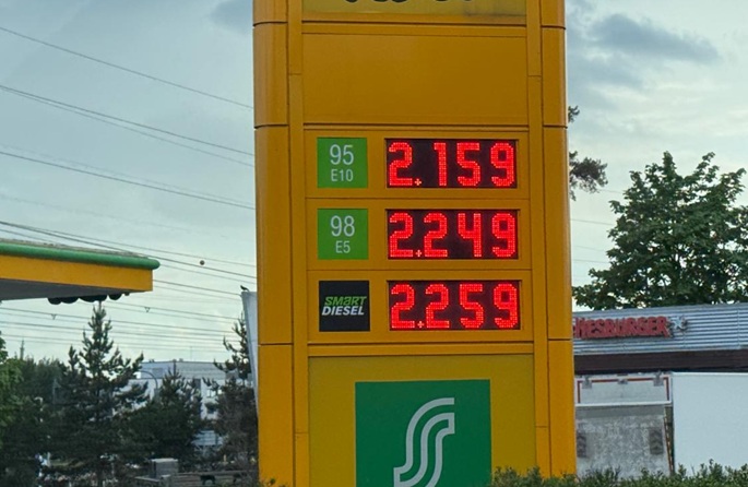Bensiinin ja dieselin hinnat nousivat heinäkuussa 18 % ja 25 % vuodentakaisesta. 1