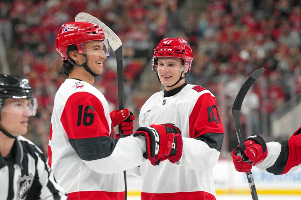 Carolina Hurricanes solmi jatkosopimuksen suomalaisen pelaajan kanssa. Carolina Hurricanes solmi jatkosopimuksen suomalaisen pelaajan kanssa. 1