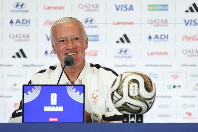 Deschamps valmistautuu jäähyväisiin Englannin ottelussa Deschamps valmistautuu jäähyväisiin Englannin ottelussa 1