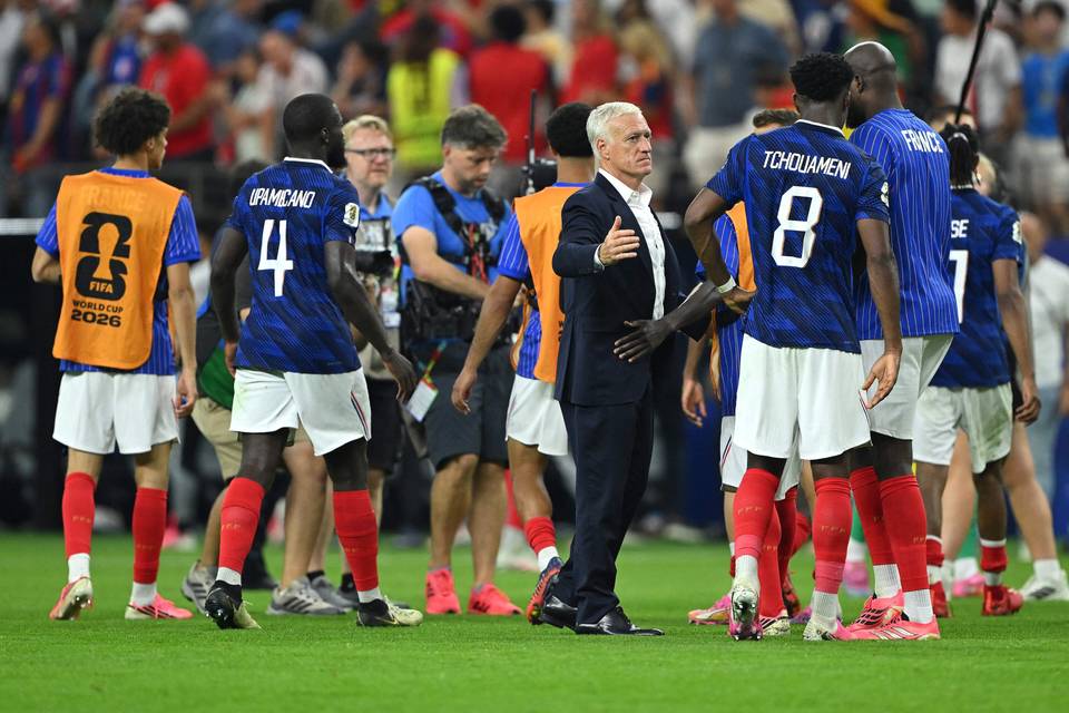 Didier Deschamps jättää Ranskan maajoukkueen päävalmentajan tehtävät MM-kisojen jälkeen – seuraajaksi arvioidaan vuoden 1998 maailmanmestaria. Didier Deschamps jättää Ranskan maajoukkueen päävalmentajan tehtävät MM-kisojen jälkeen – seuraajaksi arvioidaan vuoden 1998 maailmanmestaria. 2
