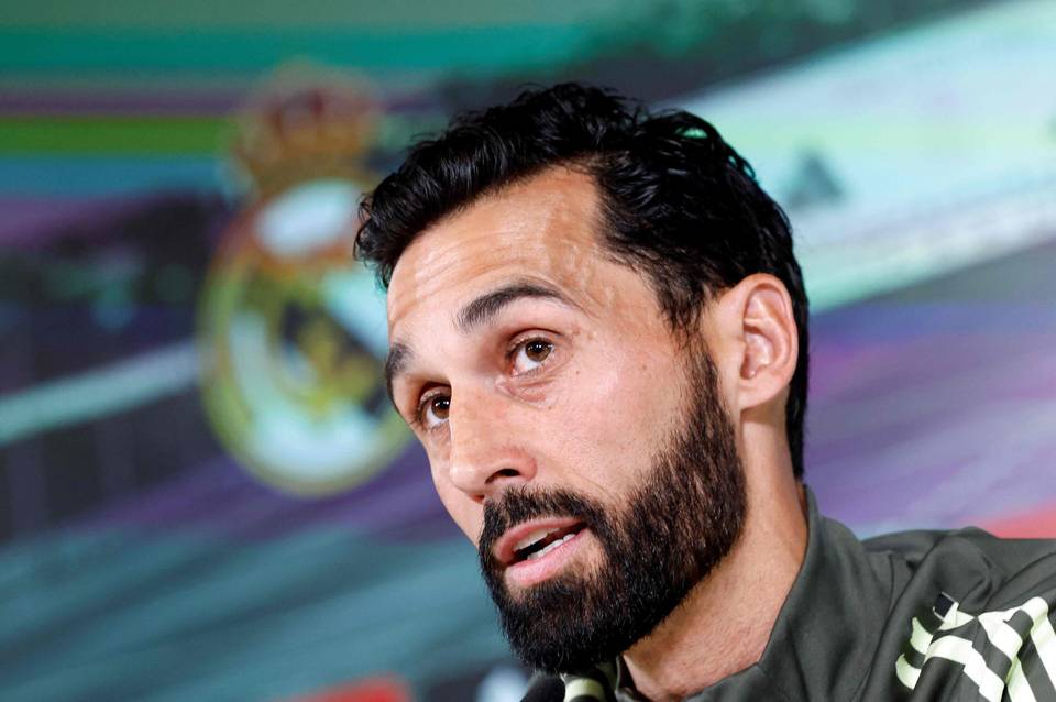 Entinen tähtipelaaja Arbeloa siirtyi kolmen joukkueen valmentajaruletissa Lontooseen. Entinen tähtipelaaja Arbeloa siirtyi kolmen joukkueen valmentajaruletissa Lontooseen. 1