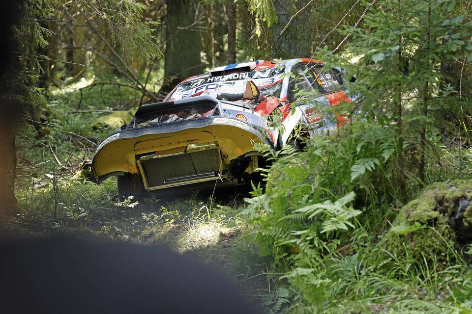 Esapekka Lappi joutui ulosajoon Jyväskylän MM-rallissa – katso kuvat ja video Esapekka Lappi joutui ulosajoon Jyväskylän MM-rallissa – katso kuvat ja video 1