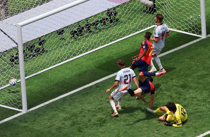 Espanja voittaa Belgian ja kohtaa Ranskassa semifinaalissa. Espanja voittaa Belgian ja kohtaa Ranskassa semifinaalissa. 1