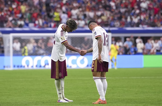 Espanjan Yamalin ja Porron kuntohuolet ennen MM-finaalia Espanjan Yamalin ja Porron kuntohuolet ennen MM-finaalia 1
