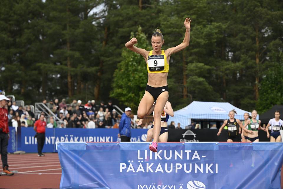 Estetähti Ilona Mononen julkistaa EM-mitalitavoitteensa – "Aion valmistautua kaikkeen" Estetähti Ilona Mononen julkistaa EM-mitalitavoitteensa – "Aion valmistautua kaikkeen" 1