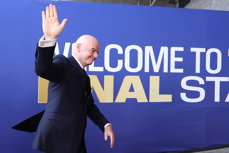 Euroopan jalkapalloliitto harkitsee boikottia MM-kilpailuille, Suomi perui tukensa Infantinon uudelle kaudelle. Euroopan jalkapalloliitto harkitsee boikottia MM-kilpailuille, Suomi perui tukensa Infantinon uudelle kaudelle. 1