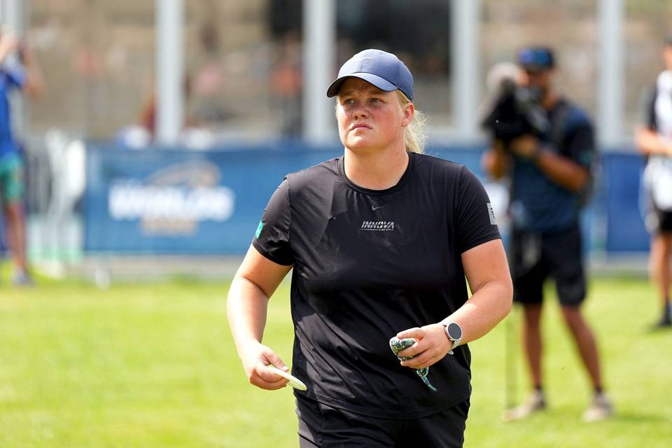 Eveliina Salonen hallitseva kärkinimi frisbeegolfin ammattilaiskiertueella Ruotsissa. Eveliina Salonen hallitseva kärkinimi frisbeegolfin ammattilaiskiertueella Ruotsissa. 1