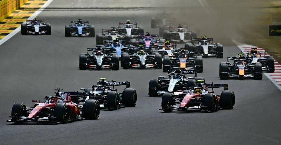 Ferrari menetti kaksoisvoiton viime hetkellä Silverstonessa – Verstappen ajoi dramaattisesti ulos. Ferrari menetti kaksoisvoiton viime hetkellä Silverstonessa – Verstappen ajoi dramaattisesti ulos. 1