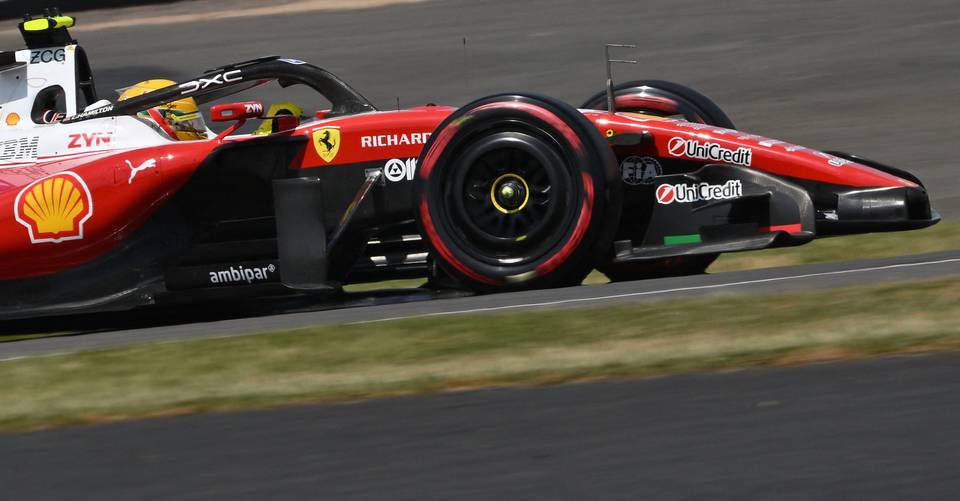 Ferrari vahvisti Hamiltonin sopimuksen, britti saavutti paalupaikan sprinttikilpailussa. Ferrari vahvisti Hamiltonin sopimuksen, britti saavutti paalupaikan sprinttikilpailussa. 1