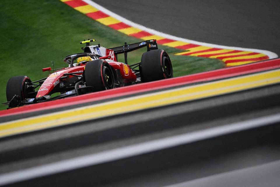 Hamilton paljasti Ferrarin heikkouden Spa'ssa – ratkaisu etsinnässä ennen aika-ajoa Hamilton paljasti Ferrarin heikkouden Spa'ssa – ratkaisu etsinnässä ennen aika-ajoa 2