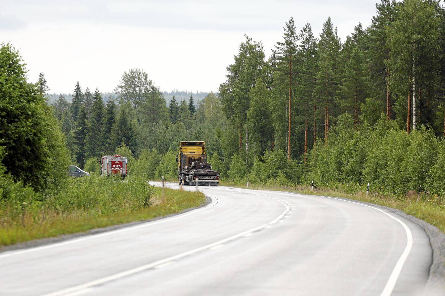 Hankasalmen liikenneonnettomuudessa menehtyi keskisuomalainen nainen – tapausta selvitetään kolmella eri rikosnimikkeellä. Hankasalmen liikenneonnettomuudessa menehtyi keskisuomalainen nainen – tapausta selvitetään kolmella eri rikosnimikkeellä. 1