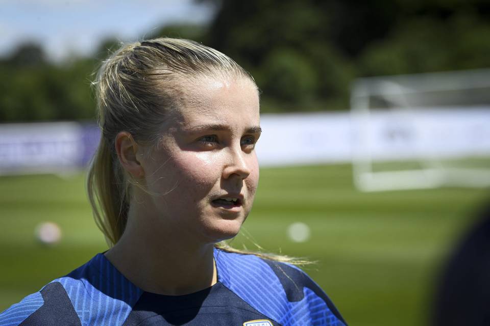 Helmareista tunnettu Amanda Rantanen palaa pelitauon ja äitiysloman jälkeen kotimaan pelikentille. 1