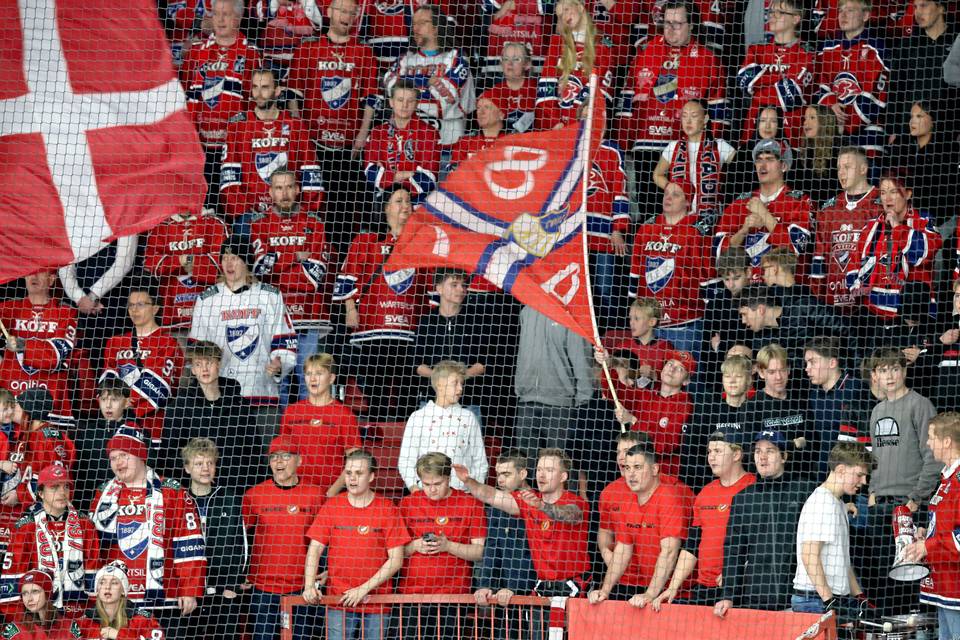 Helsingin paikallisderbyssä myrskyää – HIFK:n fanit jättävät Jokerien kotipelin väliin Helsingin paikallisderbyssä myrskyää – HIFK:n fanit jättävät Jokerien kotipelin väliin 1