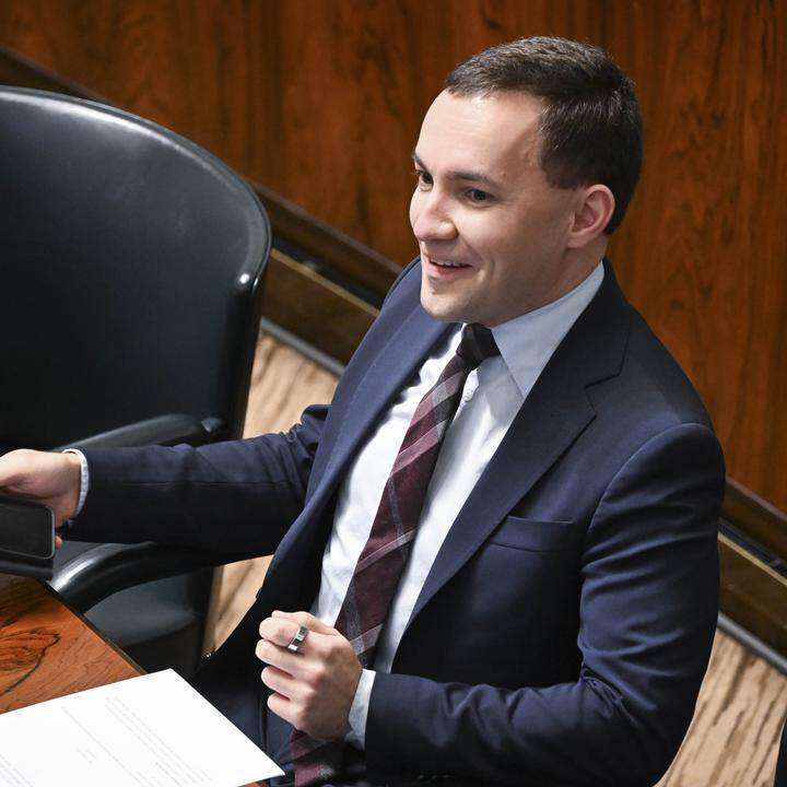 Itä-Suomen yliopisto valittaa ministeri Rydmanin hylkäämästä rahoituspäätöksestä hallinto-oikeuteen. Itä-Suomen yliopisto valittaa ministeri Rydmanin hylkäämästä rahoituspäätöksestä hallinto-oikeuteen. 2