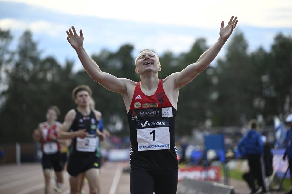 Joonas Rinne voitti kymmenennen peräkkäisen SM-kultamitalinsa 1 500 metrillä. Joonas Rinne voitti kymmenennen peräkkäisen SM-kultamitalinsa 1 500 metrillä. 1