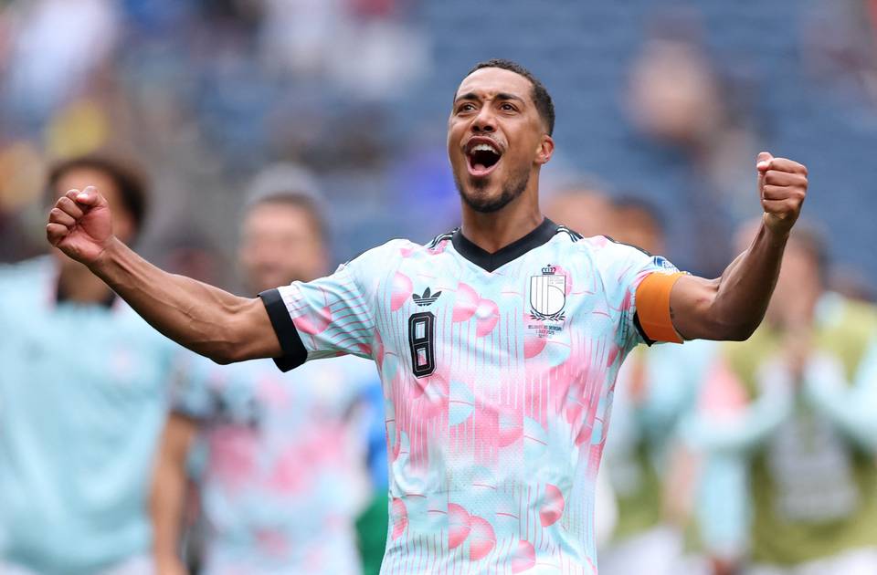 Kapteeni Tielemans palkittiin Belgian yllättävästä noususta, kaikki isäntämaat etenevät tuleviin MM-kisoihin. 1