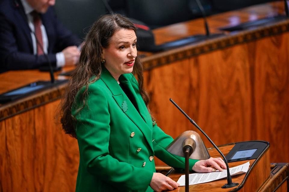 Kokoomuksen ministerit ottavat kantaa syöpälääkkeiden rahoitukseen – yksi mahdollisuus on siirtää lääkekorvaukset joko Kelan tai hyvinvointialueiden vastuulle. 1