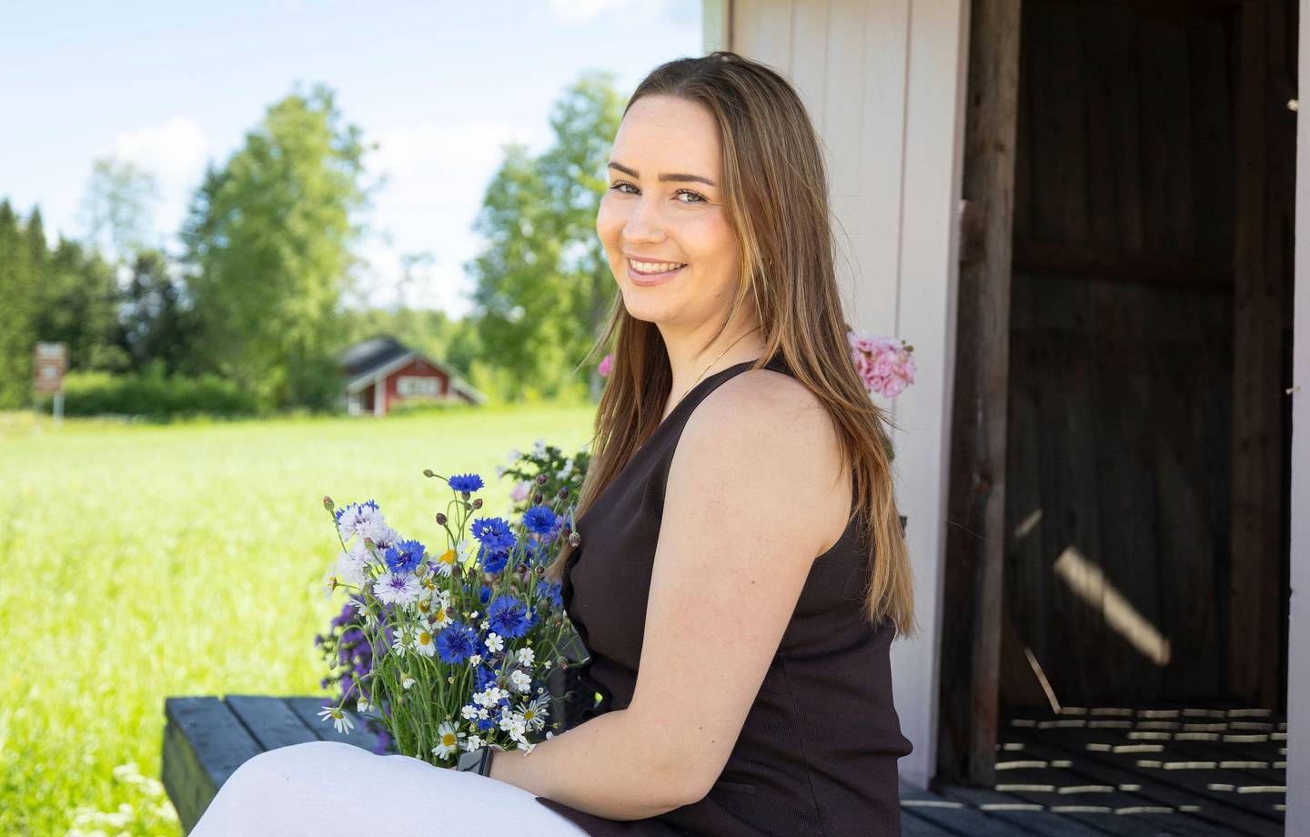 Kukkaniityn kävijämäärä ylitti odotukset nuoren yrittäjän – Pinja Yrjölä, 25, jakaa aikansa oman ja perheyrityksen välillä. Kukkaniityn kävijämäärä ylitti odotukset nuoren yrittäjän – Pinja Yrjölä, 25, jakaa aikansa oman ja perheyrityksen välillä. 1