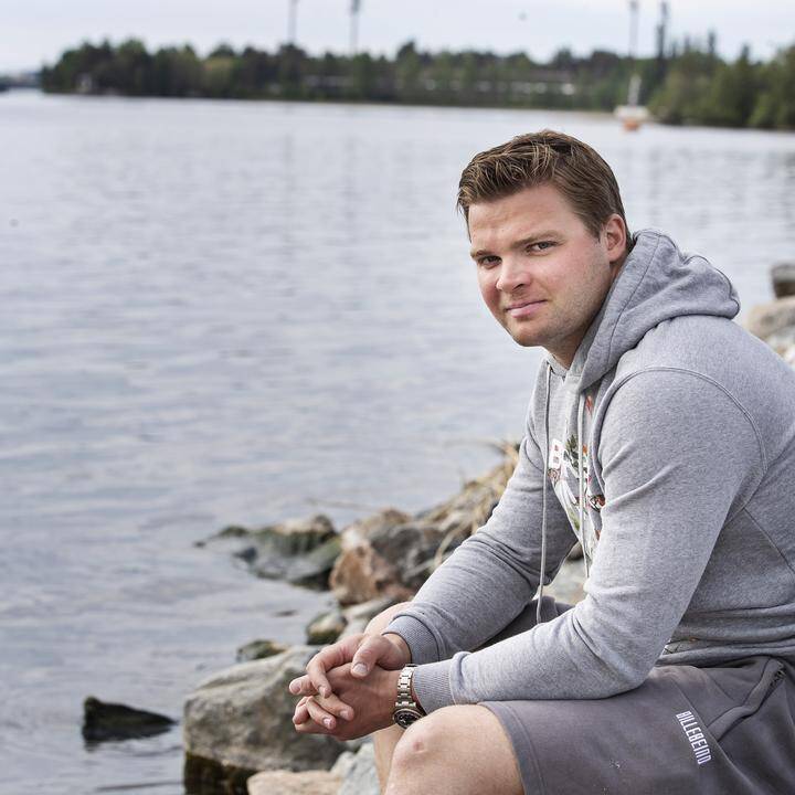 Kuopiolainen olympiavoittaja esiintyy kalastusohjelmassa televisiossa. 3