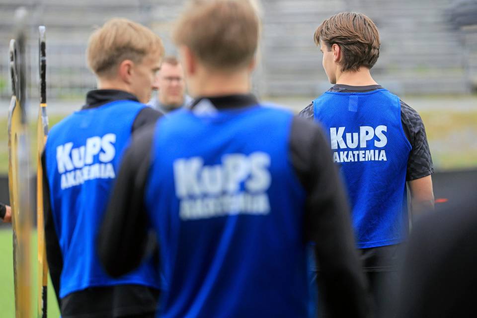 KuPS Akatemian päävalmentaja ei lannistu heikoista tuloksista – korostaa joukkueen kehitystehtävää. KuPS Akatemian päävalmentaja ei lannistu heikoista tuloksista – korostaa joukkueen kehitystehtävää. 3