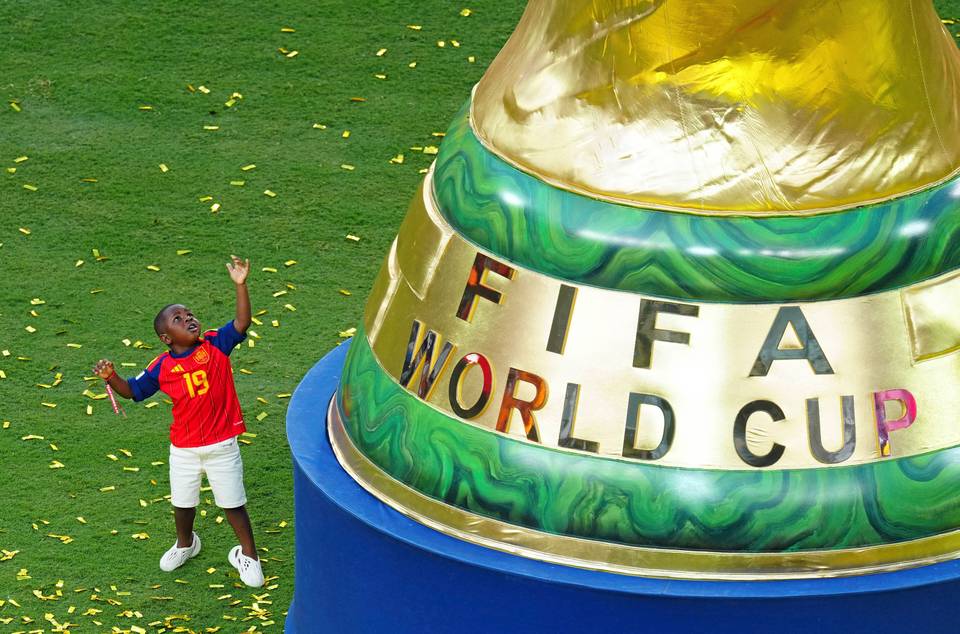Lamine Yamalin 3-vuotias veli valloitti Espanjan MM-juhlissa – "Elää unelmaansa" Lamine Yamalin 3-vuotias veli valloitti Espanjan MM-juhlissa – "Elää unelmaansa" 2