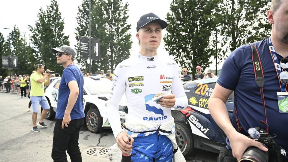 Laukaan Roope Korhonen osalistuu WRC2-luokan äärimmäisen tiukkaan kärkikamppailuun – yksi erikoiskoe herätti erityistä jännitystä. Laukaan Roope Korhonen osalistuu WRC2-luokan äärimmäisen tiukkaan kärkikamppailuun – yksi erikoiskoe herätti erityistä jännitystä. 1