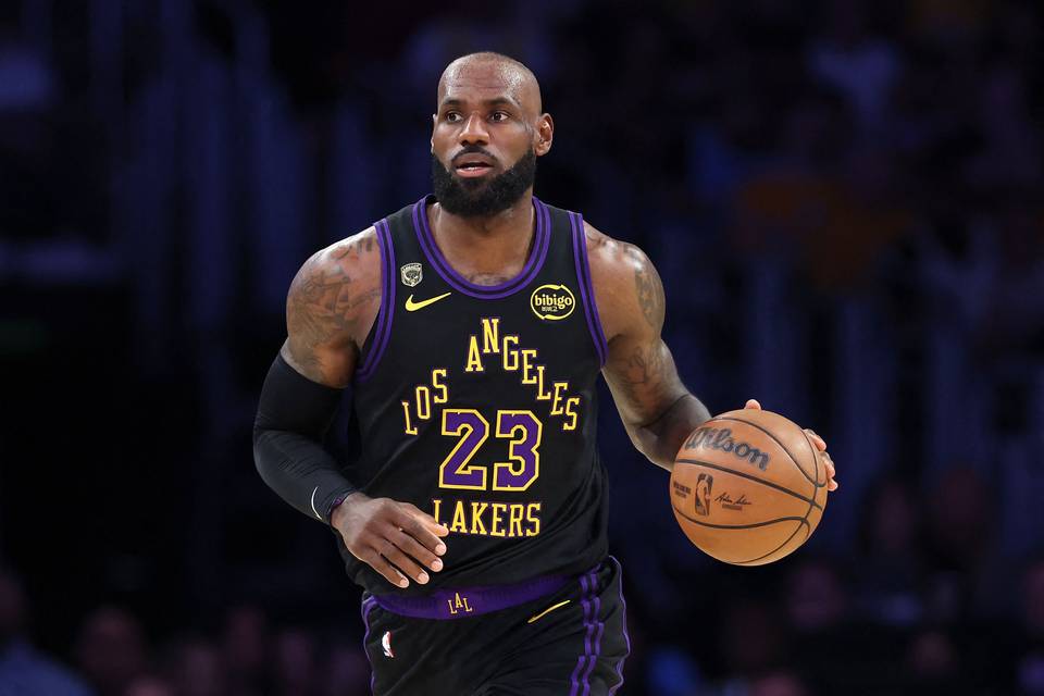 LeBron Jamesin siirtotarinassa tapahtui uusi käänne – viisi joukkuetta mukana kilpailussa. 1