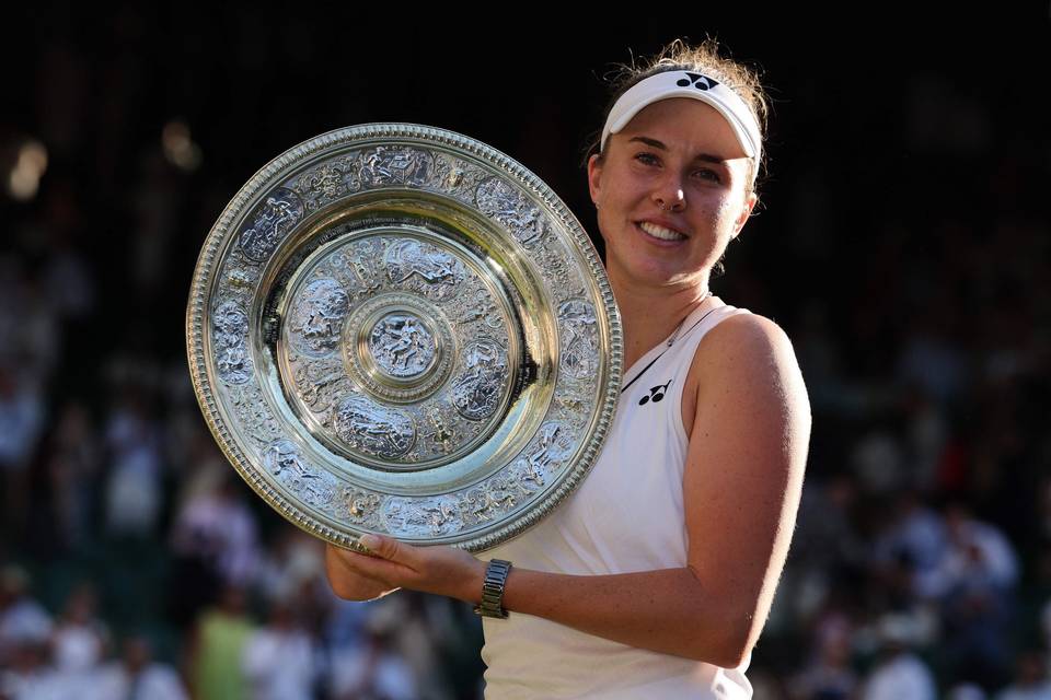 Linda Noskova saavutti uransa ensimmäisen merkittävän voiton – Wimbledonin finaalissa hän voitti compatriotinsa Muchovan. Linda Noskova saavutti uransa ensimmäisen merkittävän voiton – Wimbledonin finaalissa hän voitti compatriotinsa Muchovan. 1