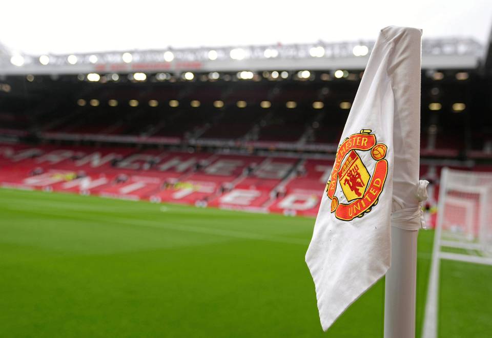 Manchester United keskeytti kausikorttien myynnin, fanit suuttuneet: "Meitä kohdellaan kuin rikollisia" Manchester United keskeytti kausikorttien myynnin, fanit suuttuneet: "Meitä kohdellaan kuin rikollisia" 2