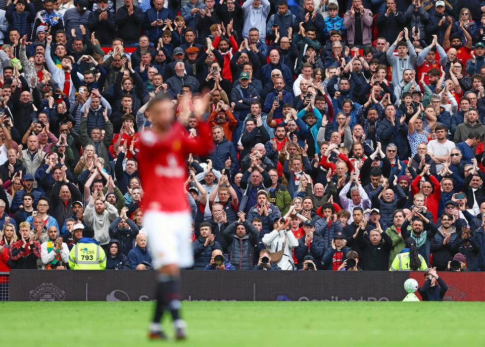 Manchester United keskeytti kausikorttien myynnin, fanit suuttuneet: "Meitä kohdellaan kuin rikollisia" Manchester United keskeytti kausikorttien myynnin, fanit suuttuneet: "Meitä kohdellaan kuin rikollisia" 1